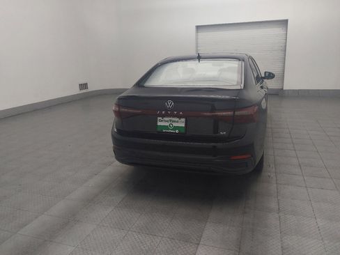 Used 2025 Volkswagen Jetta SE FWD image 7