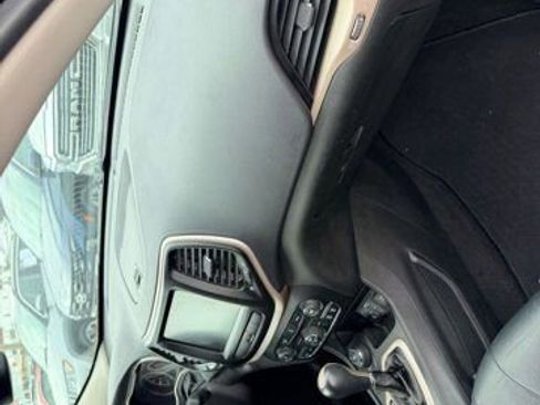 Used 2014 Jeep Cherokee Limited image 9