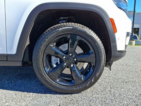 New 2025 Jeep Grand Cherokee L Limited image 5