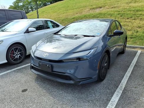Certified 2026 Toyota Prius LE FWD image 7