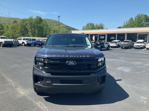 New 2026 Ford Expedition Max Active RWD image 2