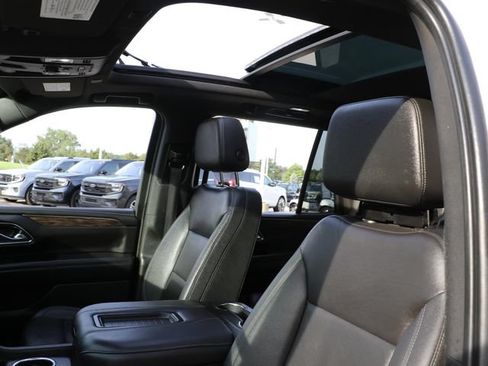 Used 2022 Chevrolet Tahoe Z71 w/ Luxury Package AWD/4WD image 21