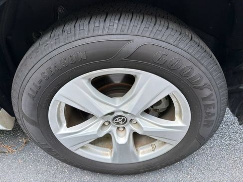 Used 2022 Toyota Highlander L FWD image 19
