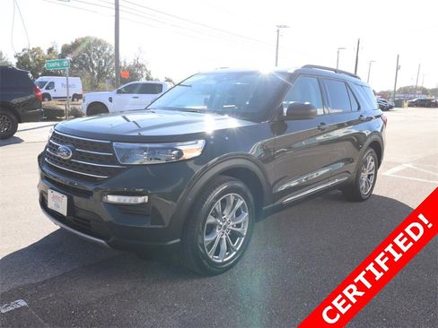 Certified 2022 Ford Explorer XLT w/ Equipment Group 202A image 3
