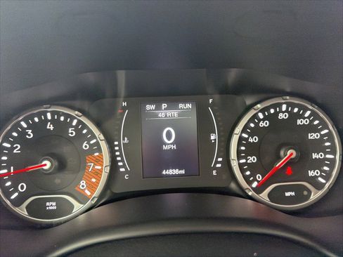 Used 2023 Jeep Renegade Latitude w/ Sun & Fun Group image 11