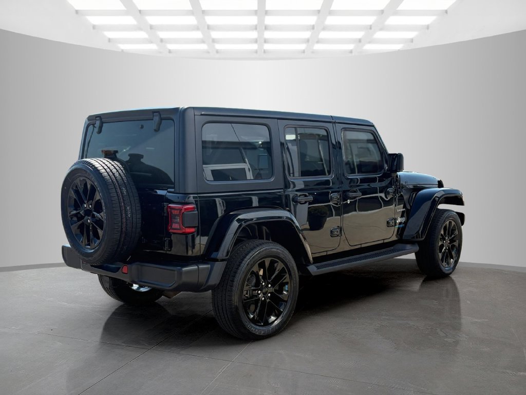 Used 2022 Jeep Wrangler Unlimited Sahara w/ Cold Weather Group AWD/4WD image 4