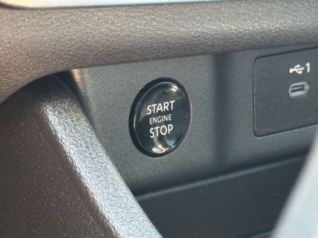 Used 2024 Nissan Rogue SV AWD/4WD image 3