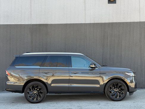 Certified 2025 Lincoln Navigator Black Label image 8