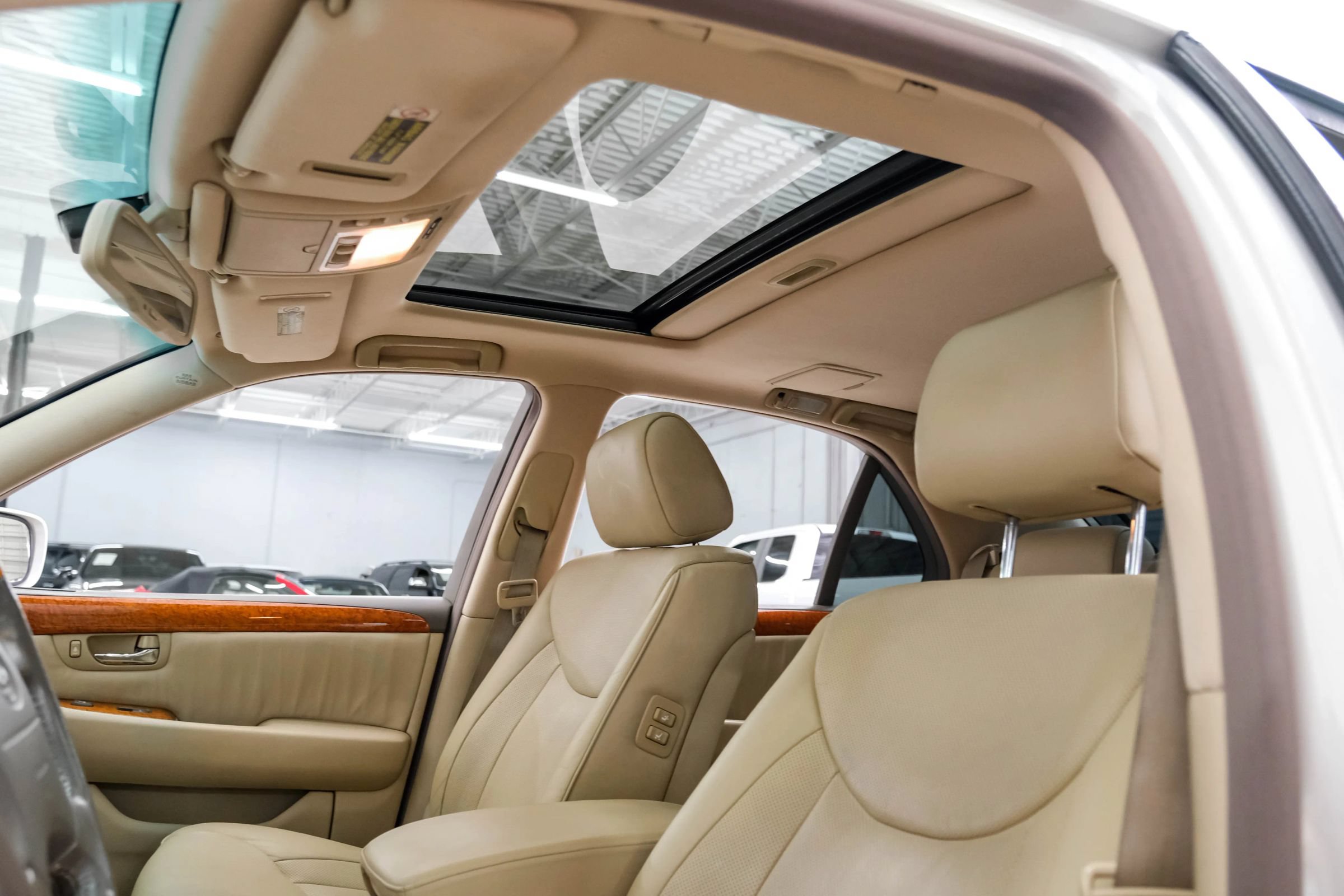 Used 2006 Lexus LS 430 w/ Modern Luxury Pkg RWD image 4