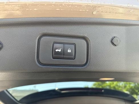 Used 2023 Nissan Pathfinder Platinum AWD/4WD image 7