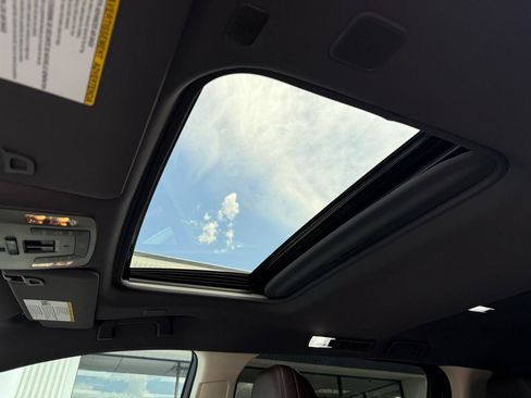 Used 2024 Toyota Sienna Platinum AWD/4WD image 14