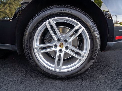 Used 2026 Porsche Macan AWD/4WD image 24