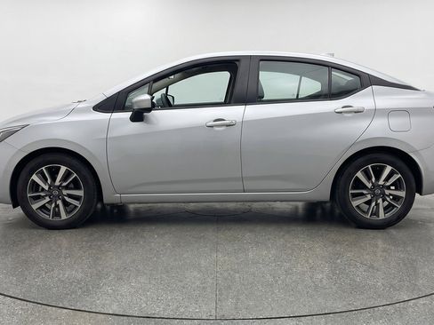 Used 2025 Nissan Versa SV FWD image 5