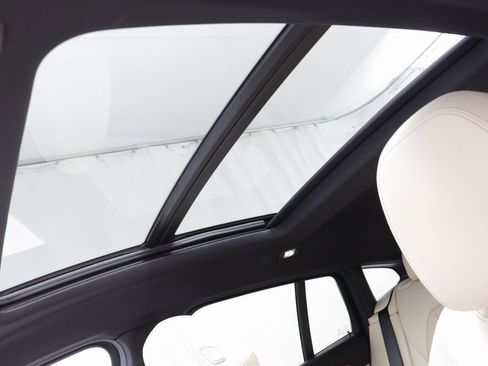 Certified 2025 BMW X4 xDrive30i image 15