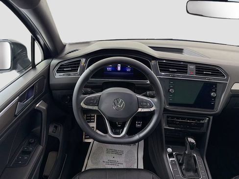 Certified 2023 Volkswagen Tiguan SE R-Line FWD image 22