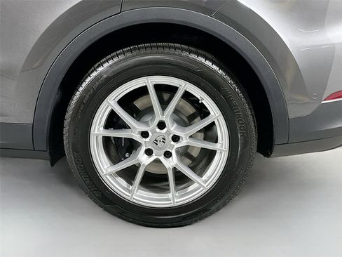 Certified 2026 Porsche Cayenne AWD/4WD image 4