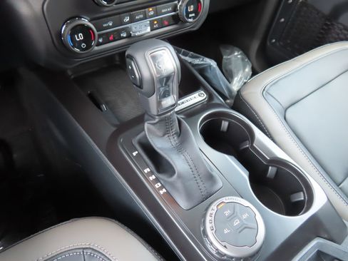 New 2026 Ford Bronco Outer Banks AWD/4WD image 15