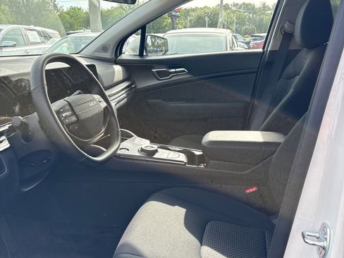 Used 2026 Kia Sportage LX FWD image 2