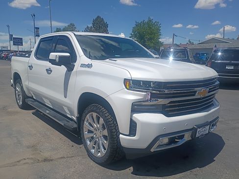 Used 2021 Chevrolet Silverado 1500 High Country w/ Technology Package AWD/4WD image 4