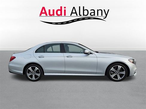 Used 2019 Mercedes-Benz E 300 4MATIC image 3