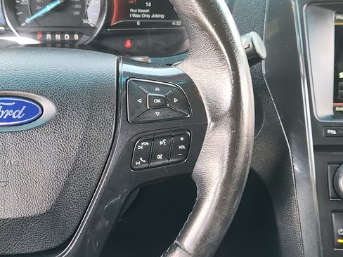 Used 2016 Ford Explorer XLT w/ Equipment Group 202A AWD/4WD image 28