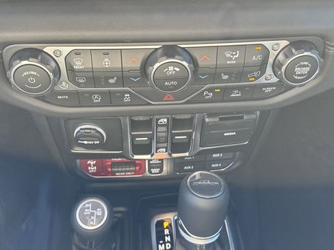 New 2026 Jeep Gladiator Rubicon AWD/4WD image 19