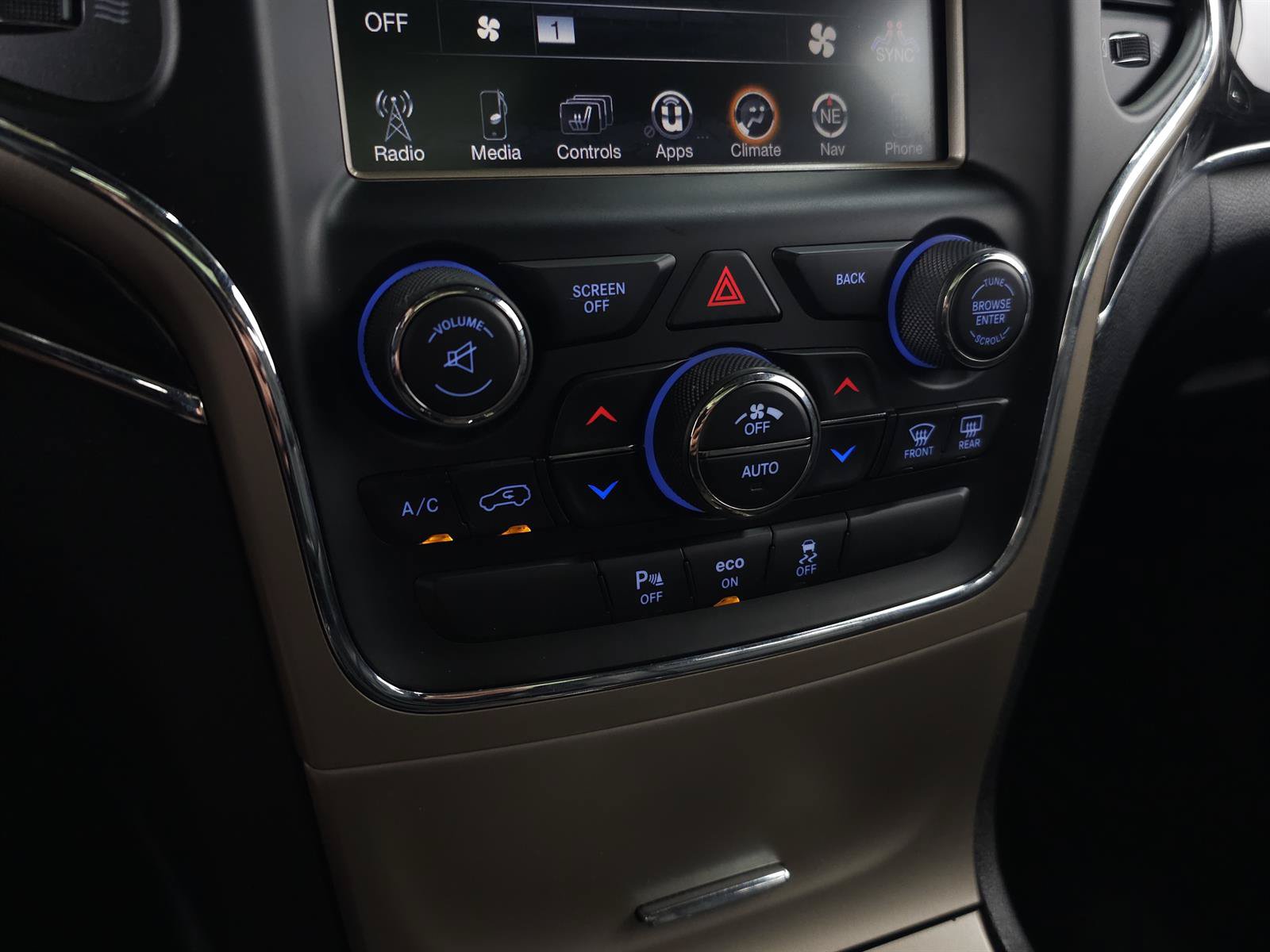 Used 2014 Jeep Grand Cherokee Overland AWD/4WD image 27