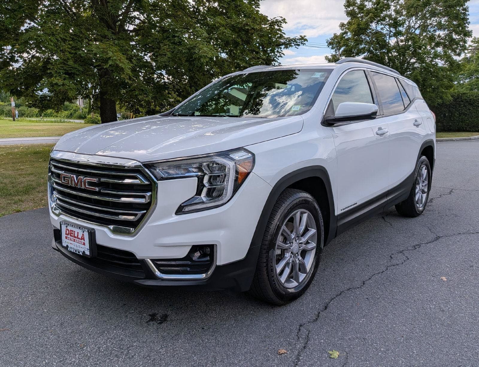 Used 2022 GMC Terrain SLT AWD/4WD image 4