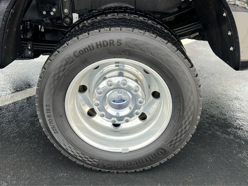Certified 2025 Ford F450 Platinum w/ Platinum Plus Package AWD/4WD image 14