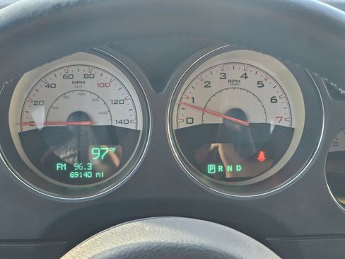 Used 2014 Dodge Challenger SXT RWD image 10
