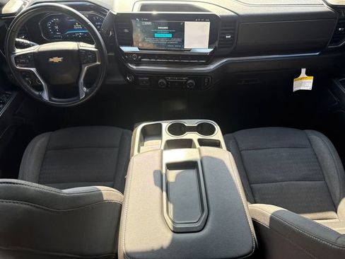 Used 2024 Chevrolet Silverado 2500 LT AWD/4WD image 12