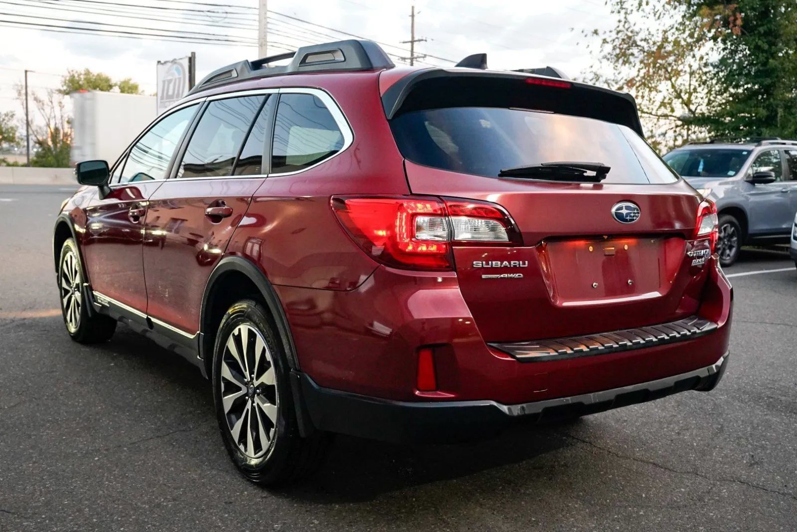 Used 2016 Subaru Outback 2.5i Limited AWD/4WD image 8