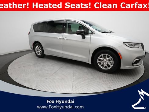 Used 2024 Chrysler Pacifica Touring-L image 13