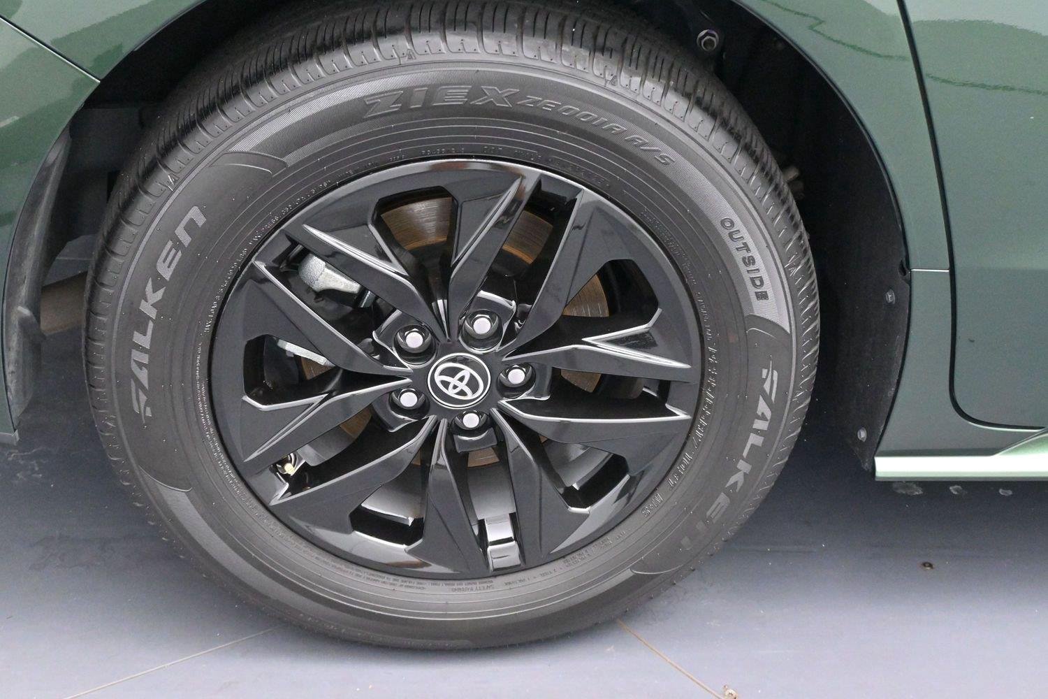 Used 2025 Toyota Sienna XLE FWD image 37