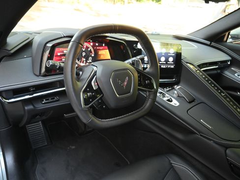 Used 2023 Chevrolet Corvette Stingray Preferred Cpe w/ Z51 Performance Package RWD image 31
