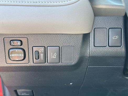 Used 2017 Toyota RAV4 Limited image 27