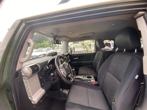 Used 2013 Toyota FJ Cruiser 4WD w/ Upgrade Pkg image 13
