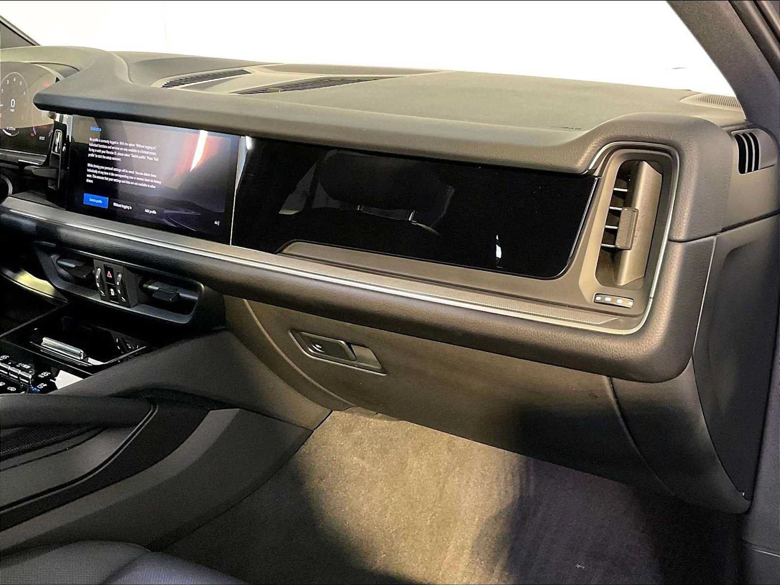 Certified 2026 Porsche Cayenne AWD/4WD image 22