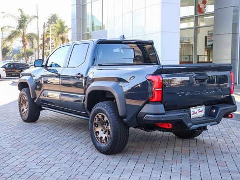 Used 2024 Toyota Tacoma Trailhunter image 12