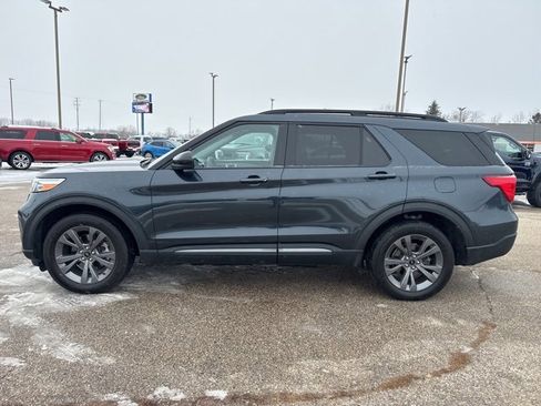 Used 2022 Ford Explorer XLT w/ Equipment Group 202A image 8