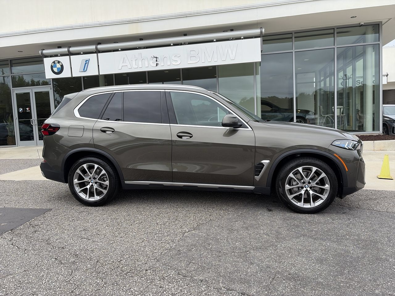 Used 2026 BMW X5 xDrive40i AWD/4WD image 9