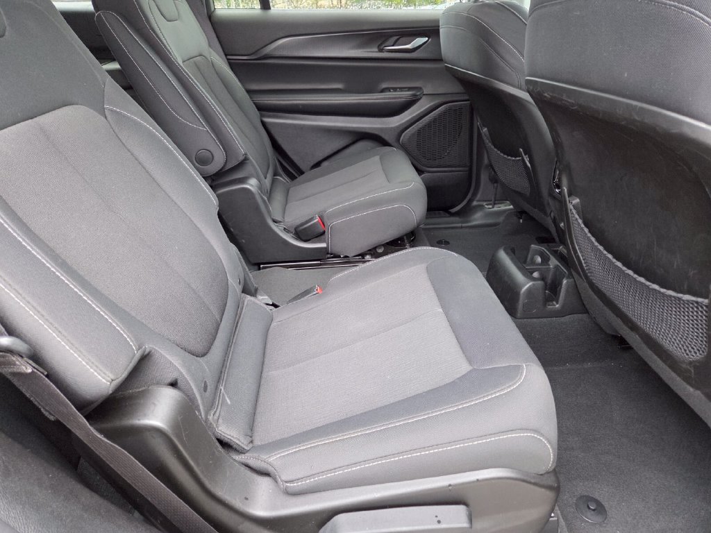 Used 2023 Jeep Grand Cherokee L Laredo AWD/4WD image 18