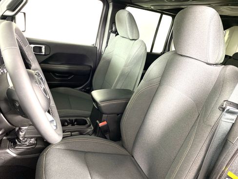 Used 2025 Jeep Wrangler Sahara w/ Safety Group image 16