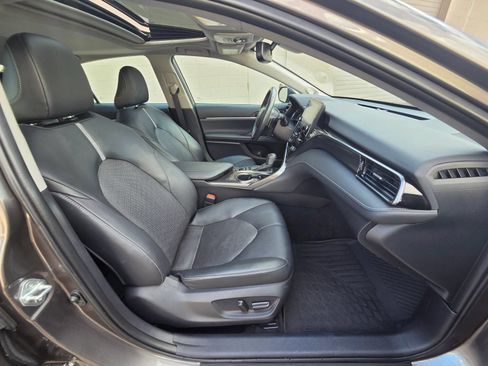 Used 2022 Toyota Camry XSE w/ Navigation Upgrade Package FWD image 18