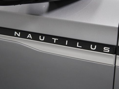 Used 2024 Lincoln Nautilus Reserve image 12