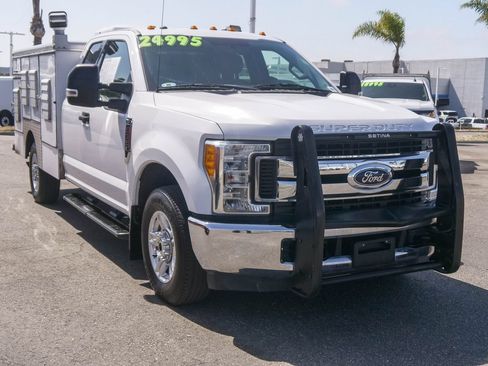 Used 2017 Ford F350 XLT w/ XLT Value Package RWD image 3