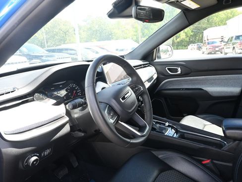 Used 2024 Jeep Compass Latitude AWD/4WD image 9