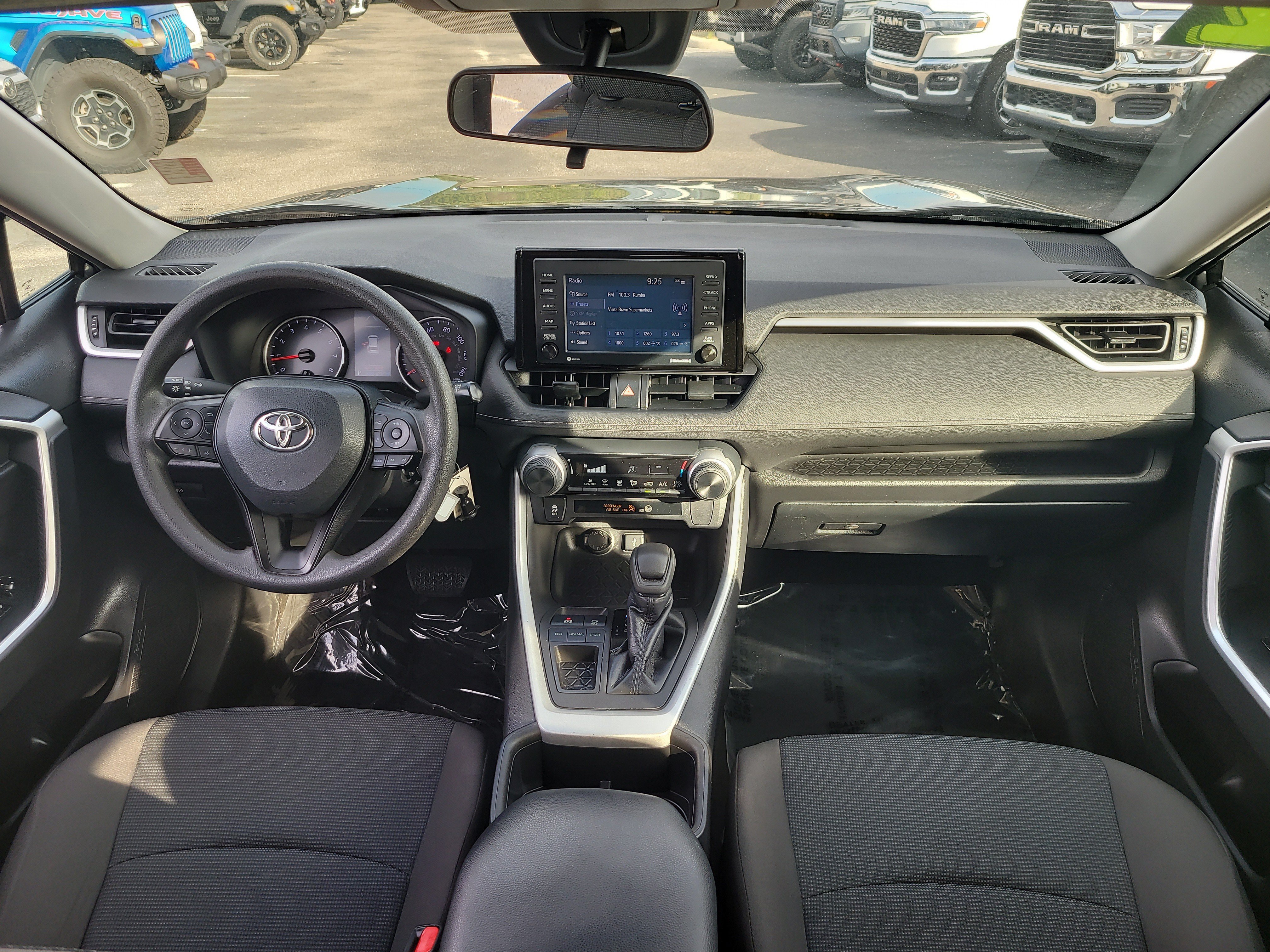 Used 2022 Toyota RAV4 LE FWD image 14