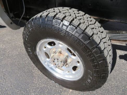 Used 2004 GMC Sierra 2500 SLE w/ Skid Plate Package image 11