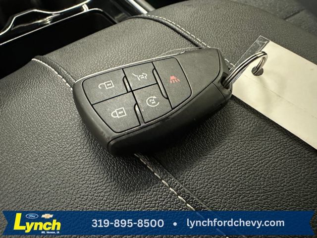 Used 2025 Chevrolet Traverse LT AWD/4WD image 16